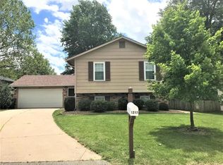 1217 Mendoza Dr, Saint Peters, MO 63376