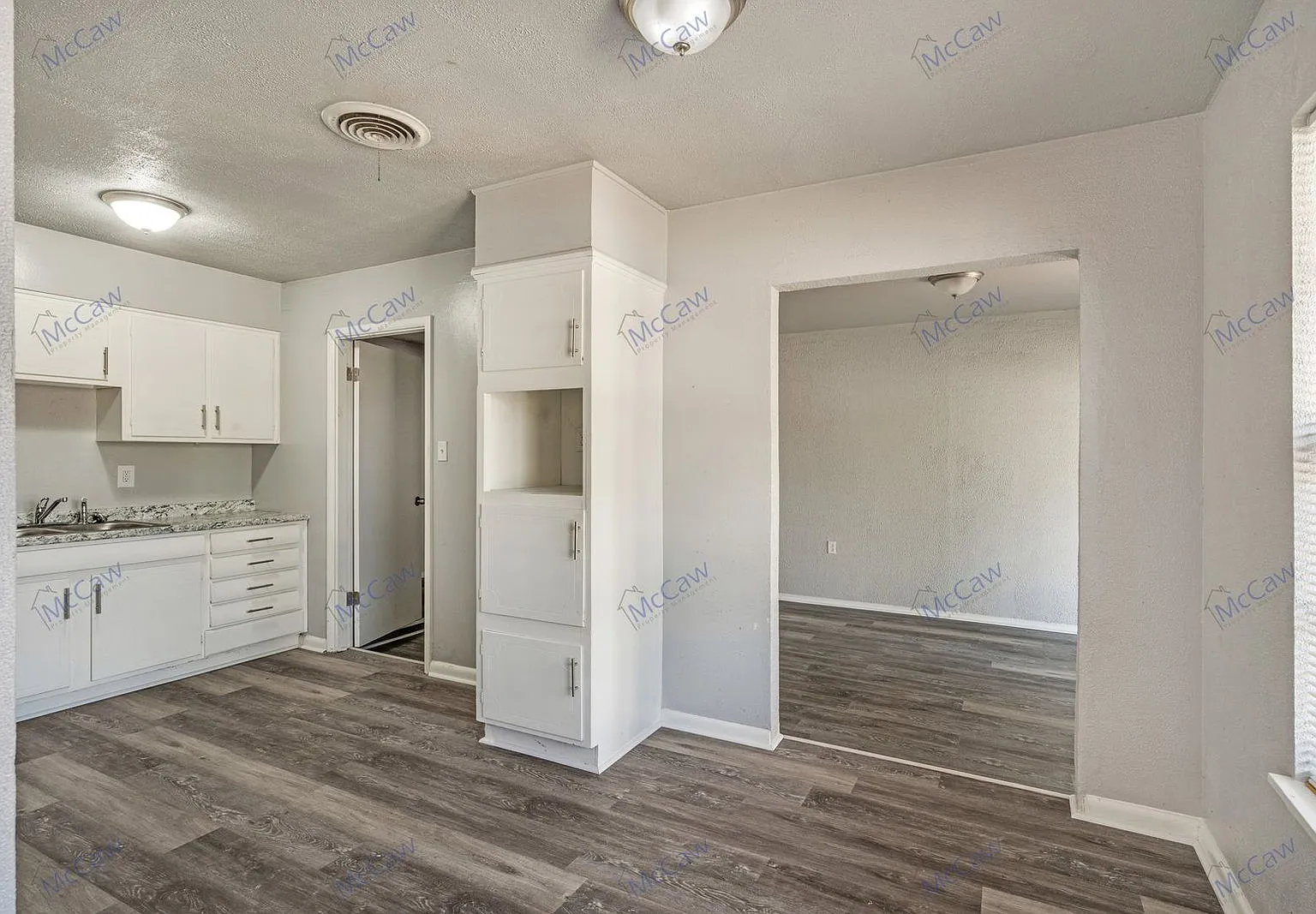 3 bed, 2.0 bath, 1430 sqft, $1,350 — Photo 4