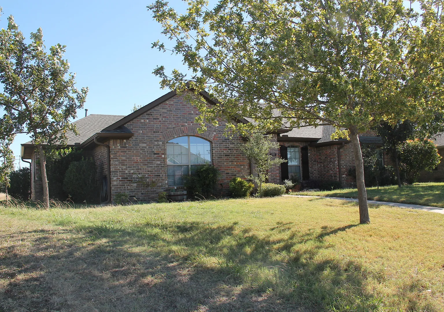 Beautiful house in Sanger. Excellent condition inside an out. — Photo 3
