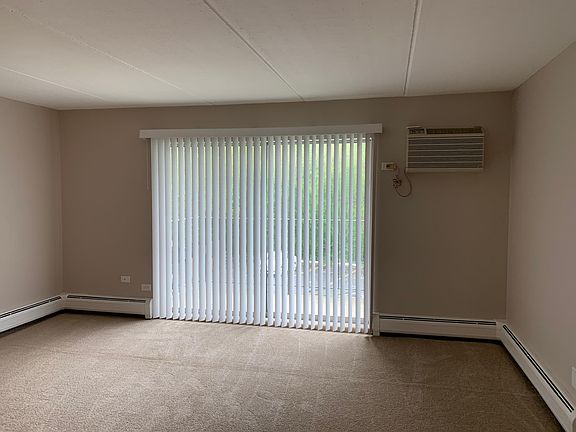 2nd image of 442 Crescent Blvd #C4