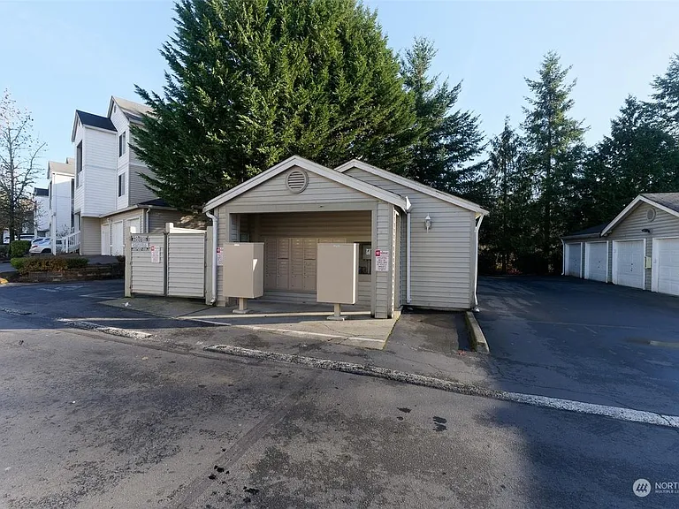 2009 196th St SE #B204 — Photo 11