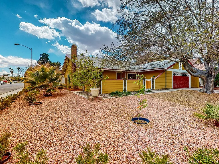 6543 Peachtree Ln — Photo 36