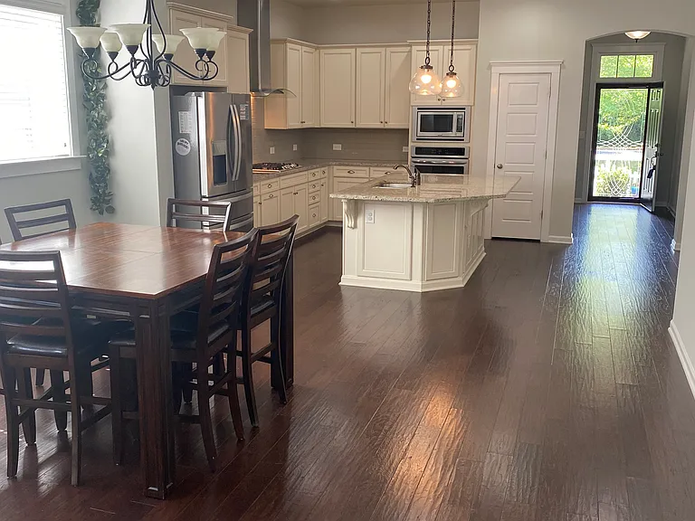 4221 Courtly Ln — Photo 10
