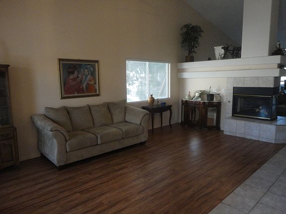 Form Living Rm w/wood floor