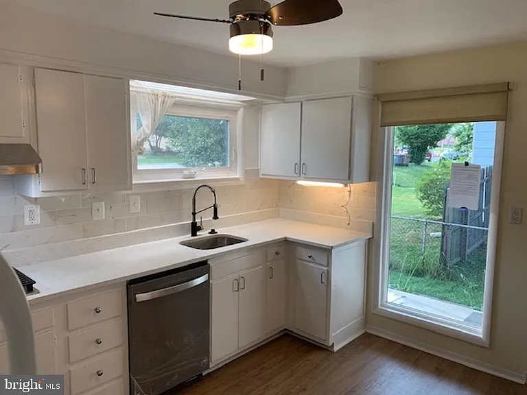 5812 Wainwright Ave — Photo 4