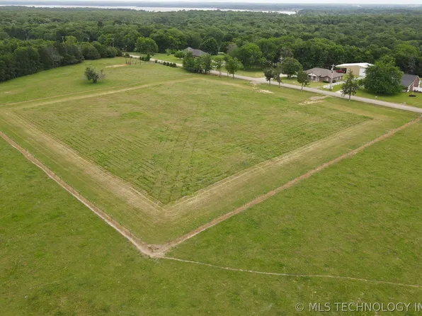 1 N 4285th Rd, Hugo, OK 74743