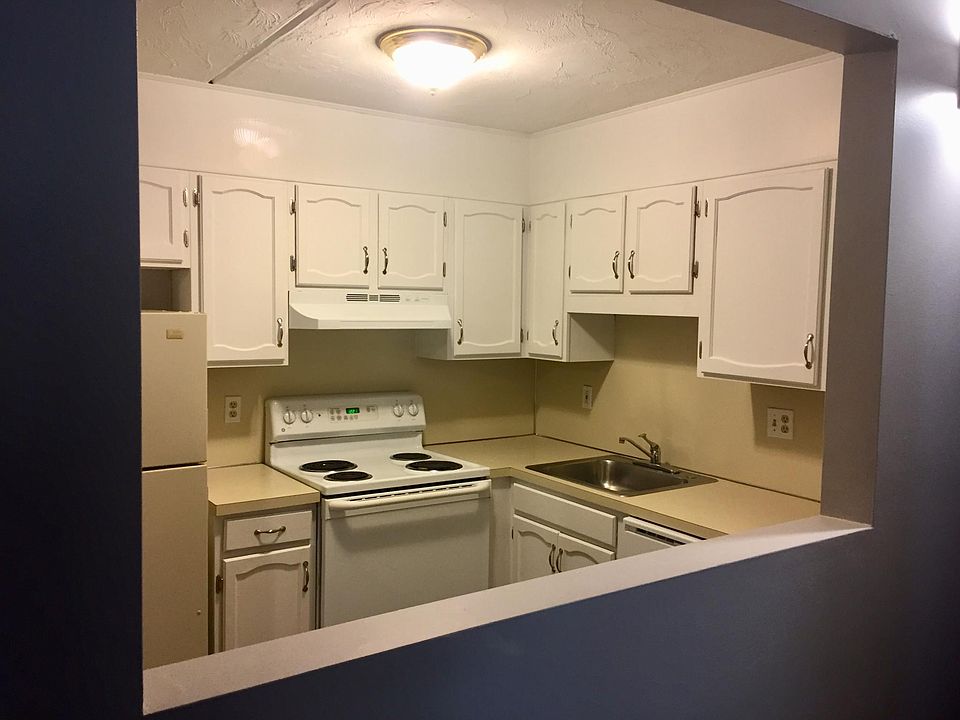 2nd image of 8 Tinson Rd APT 107
