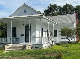 1410 Bowen Ave, Ocean Springs, MS 39564