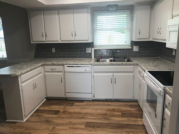 4th image of 1020 Royal Ln