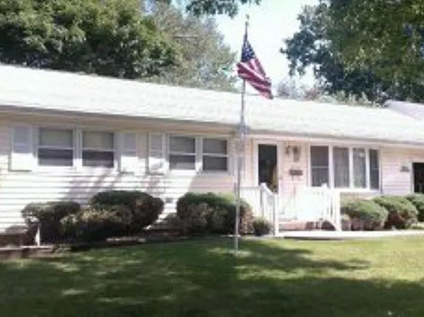 2810 Eastwood Dr, Iowa City, IA 52245