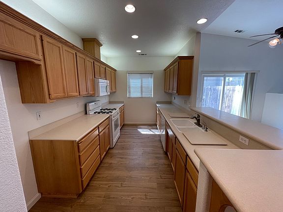 5th image of 143 Headwater Rd