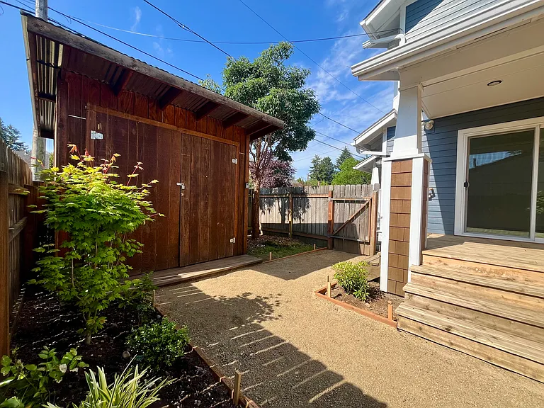 4017 NE Roselawn St — Photo 25