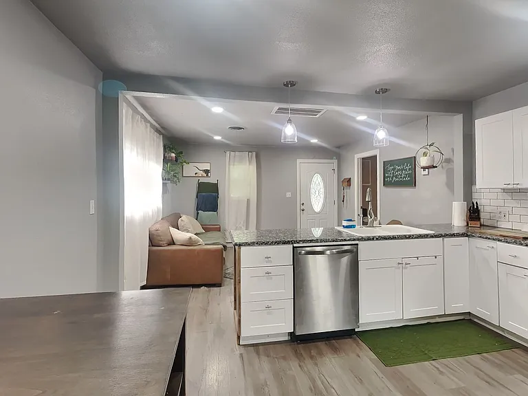 3025 Delaware Trl — Photo 5