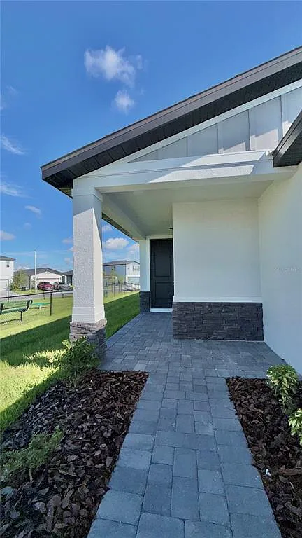 4 bed, 2.0 bath, 1607 sqft, $2,350 — Photo 2