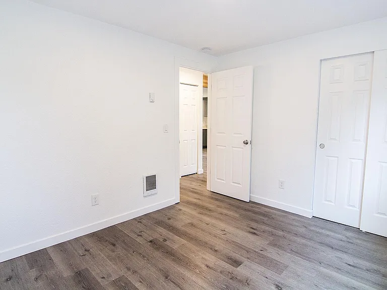 5034 S 58th St #B — Photo 17