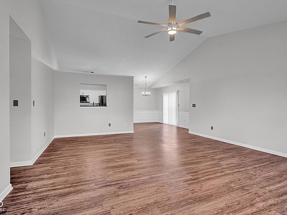 4th image of 2330 Lakecrest Dr