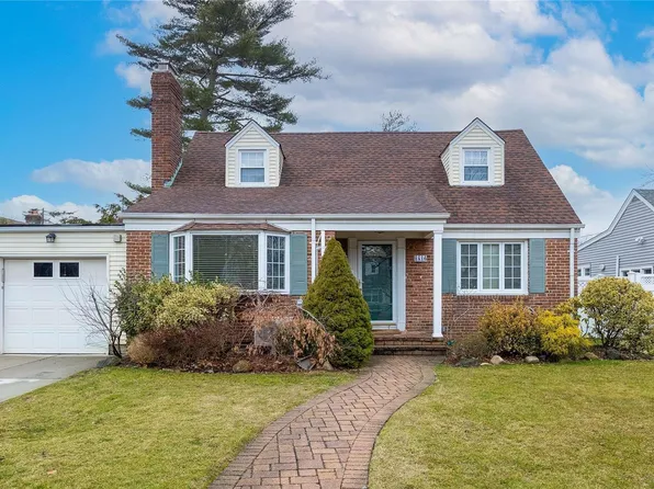 1416 Surrey Lane, Rockville Centre, NY 11570
