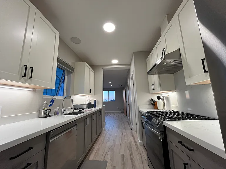 4649 Santa Monica Ave — Photo 23