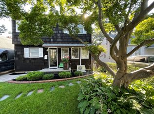 82 Graywood Rd, Port Washington, NY 11050