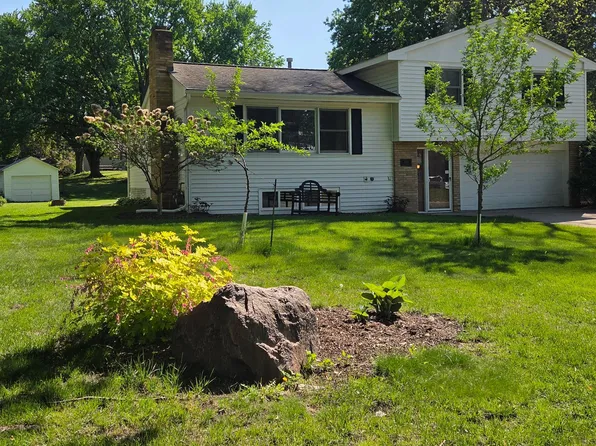 16401 Temple Dr S, Minnetonka, MN 55345