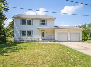 17328 Fetzer Dr, Strongsville, OH 44149
