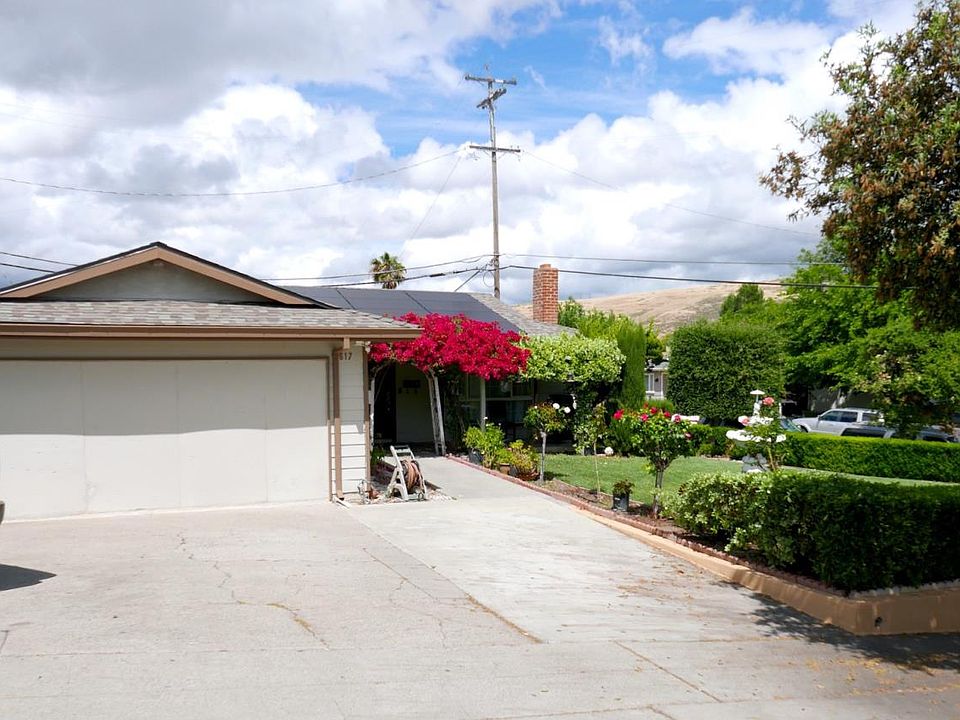1st image of 617 Savstrom Way