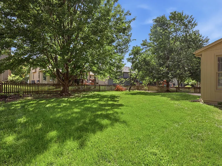 14117 Parkhill Ln — Photo 46