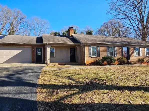 177 Nottingham Pl, Madison Heights, VA 24572