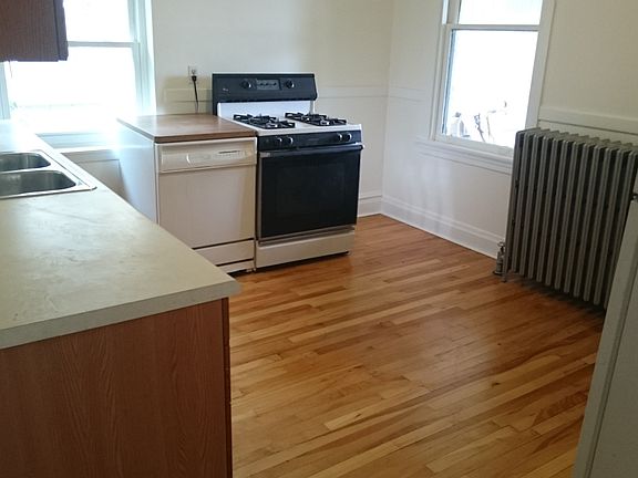 3rd image of 3928 W Cornelia Ave #2