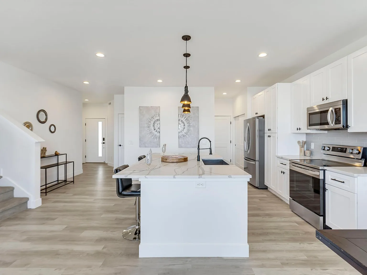 3 bed, 1950 sqft, $3,250 — Photo 4