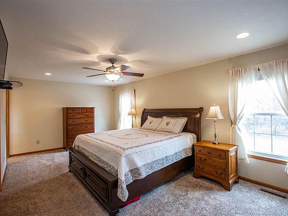 5th image of 2618 Valley Dr