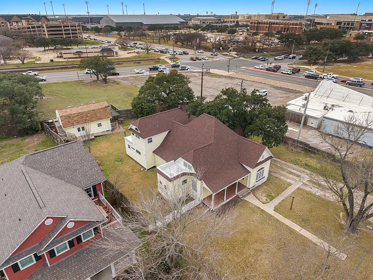 200 Highlands St — Photo 4