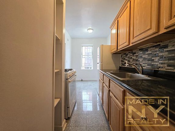 3rd image of 3620 Parsons Blvd APT 6B