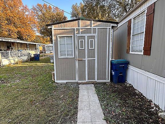 2nd image of 3070 Joyce Ln
