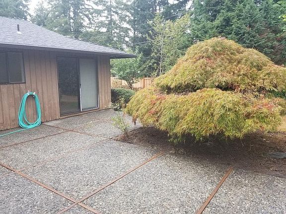 3rd image of 2422 179th Ave NE