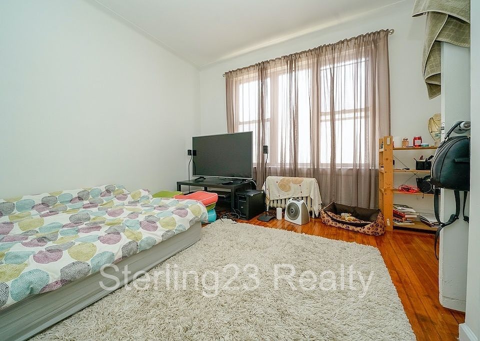 1st image of 3218 46th St APT 2F