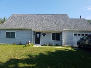 33 Pershing Ln, Sicklerville, NJ 08081