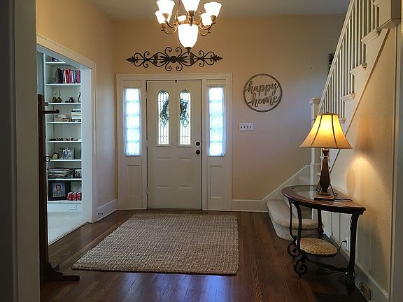 5th image of 907 N Noyes Blvd