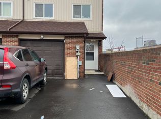 35 San Robertoway #23, Toronto, ON M3L2J4