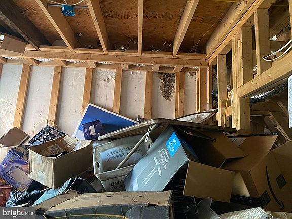 4th image of 1440 C St SE