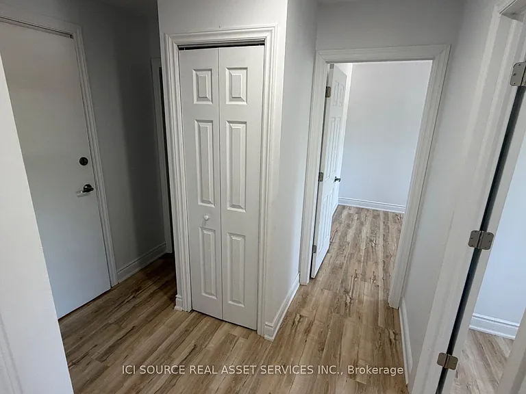 2 Queen St S #6 — Photo 2