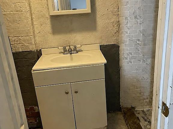 5th image of 10379 Crocuslawn St