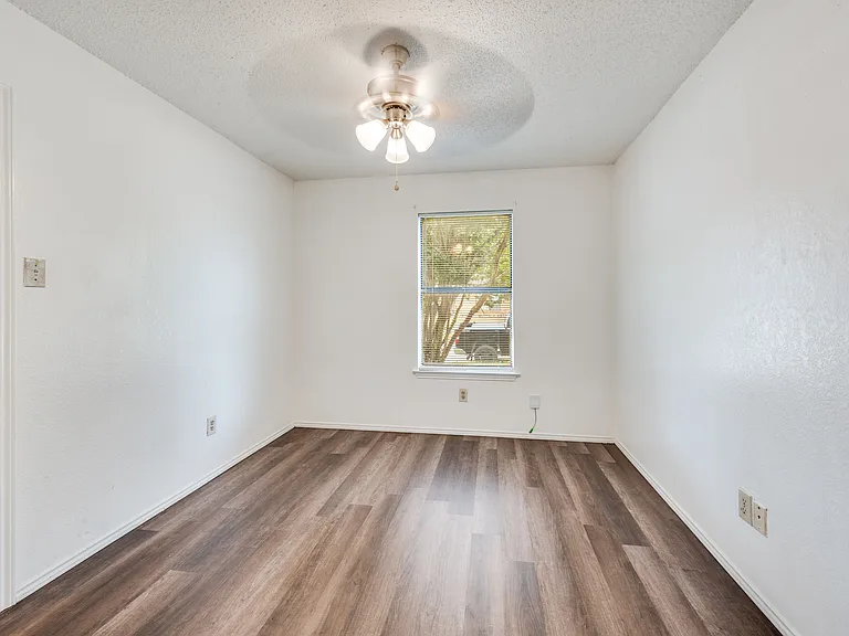 5431 Wild West Dr — Photo 18