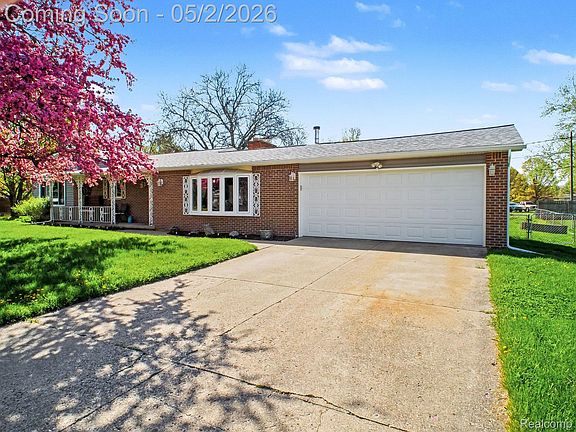 2nd image of 4488 Thorntree Dr