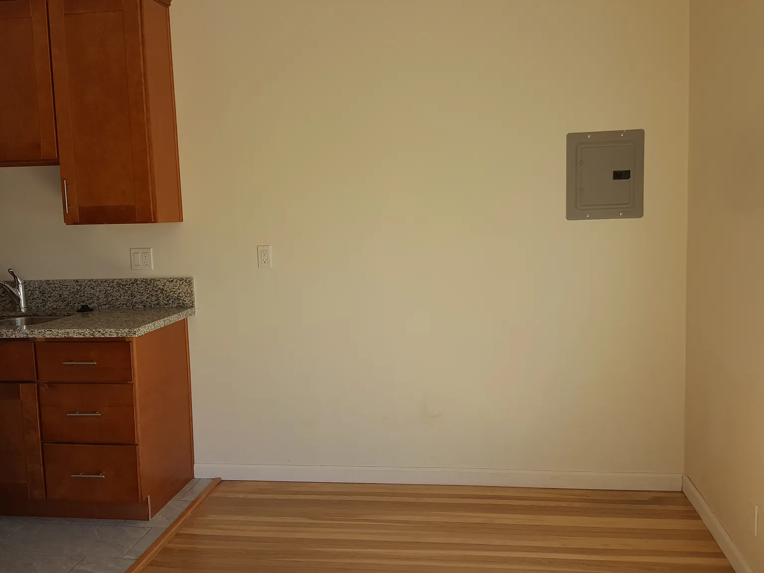 1 bed, 750 sqft, $1,700 — Photo 2