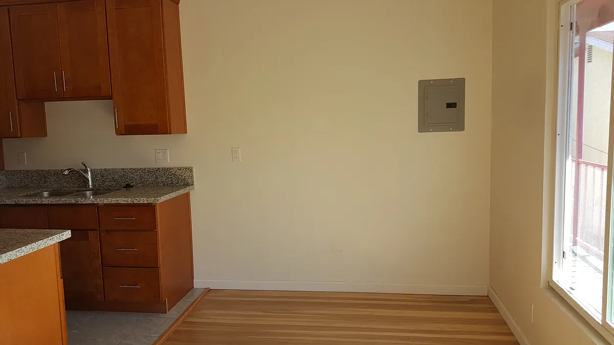 Building Photo - 1146 Gordon St #6