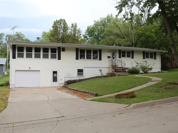 1405 Woodlawn Ave, Chariton, IA 50049