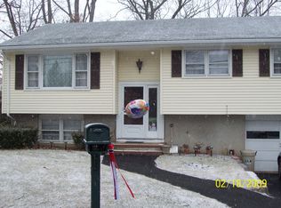 6 Lindbergh Ln, Succasunna, NJ 07876