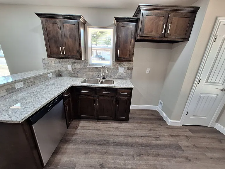 3030 W Perkins St — Photo 5