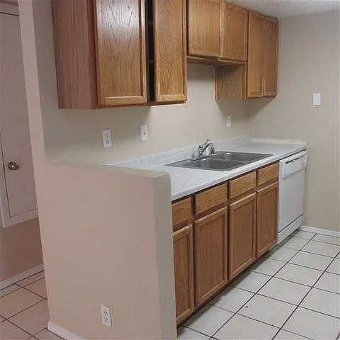 637 Pittard Dr SW — Photo 3